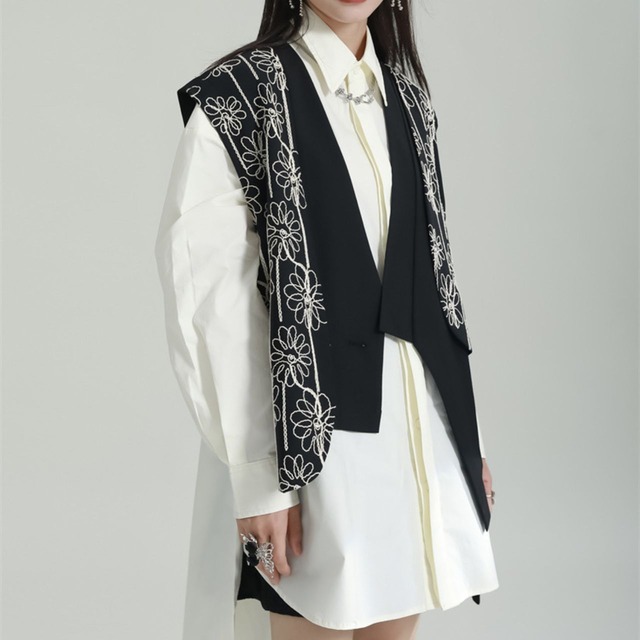 Embroidered vest C0384