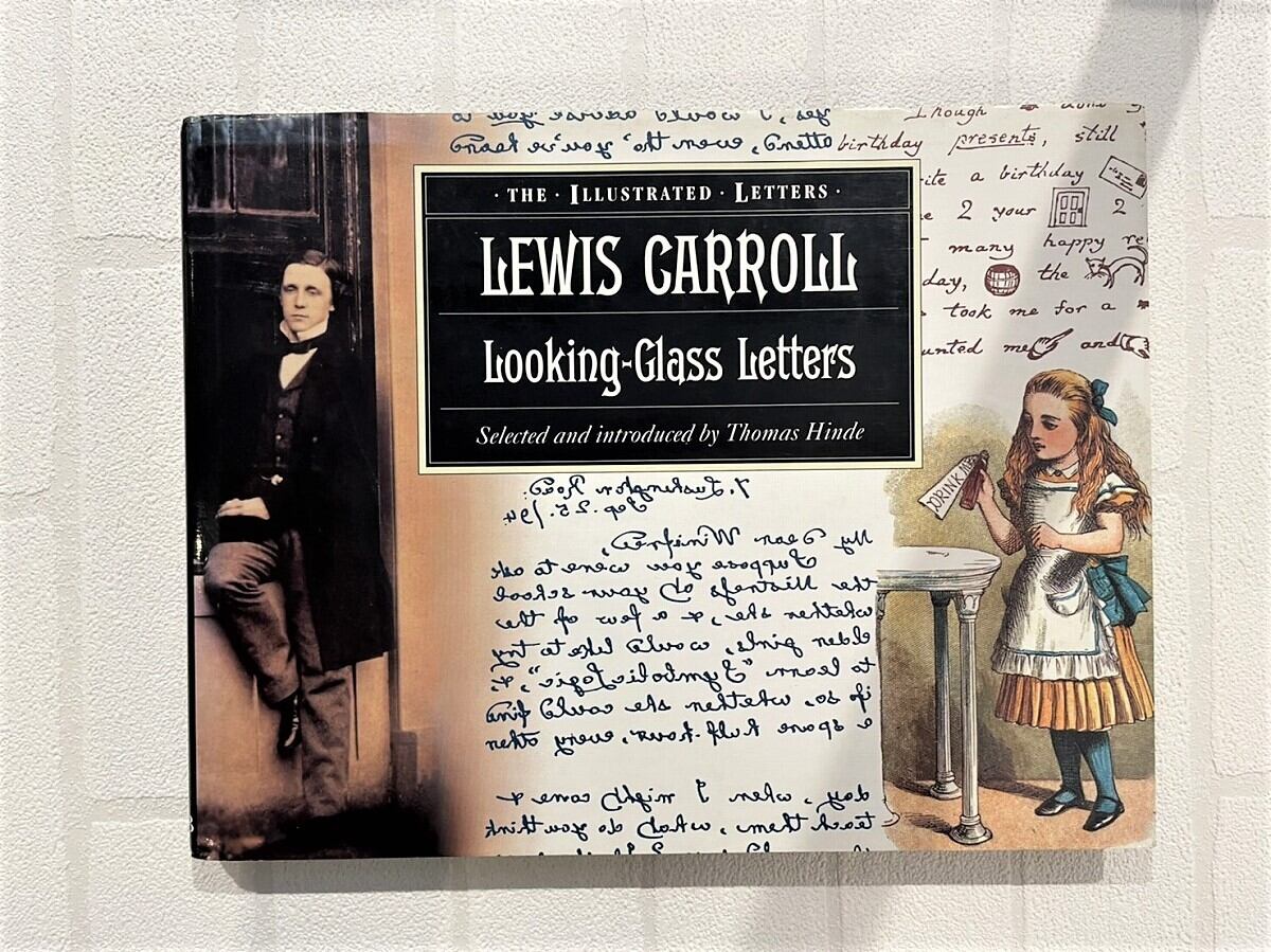 【DP235】LOOKING GLASS LETTERS (The illustrated letters) / display book