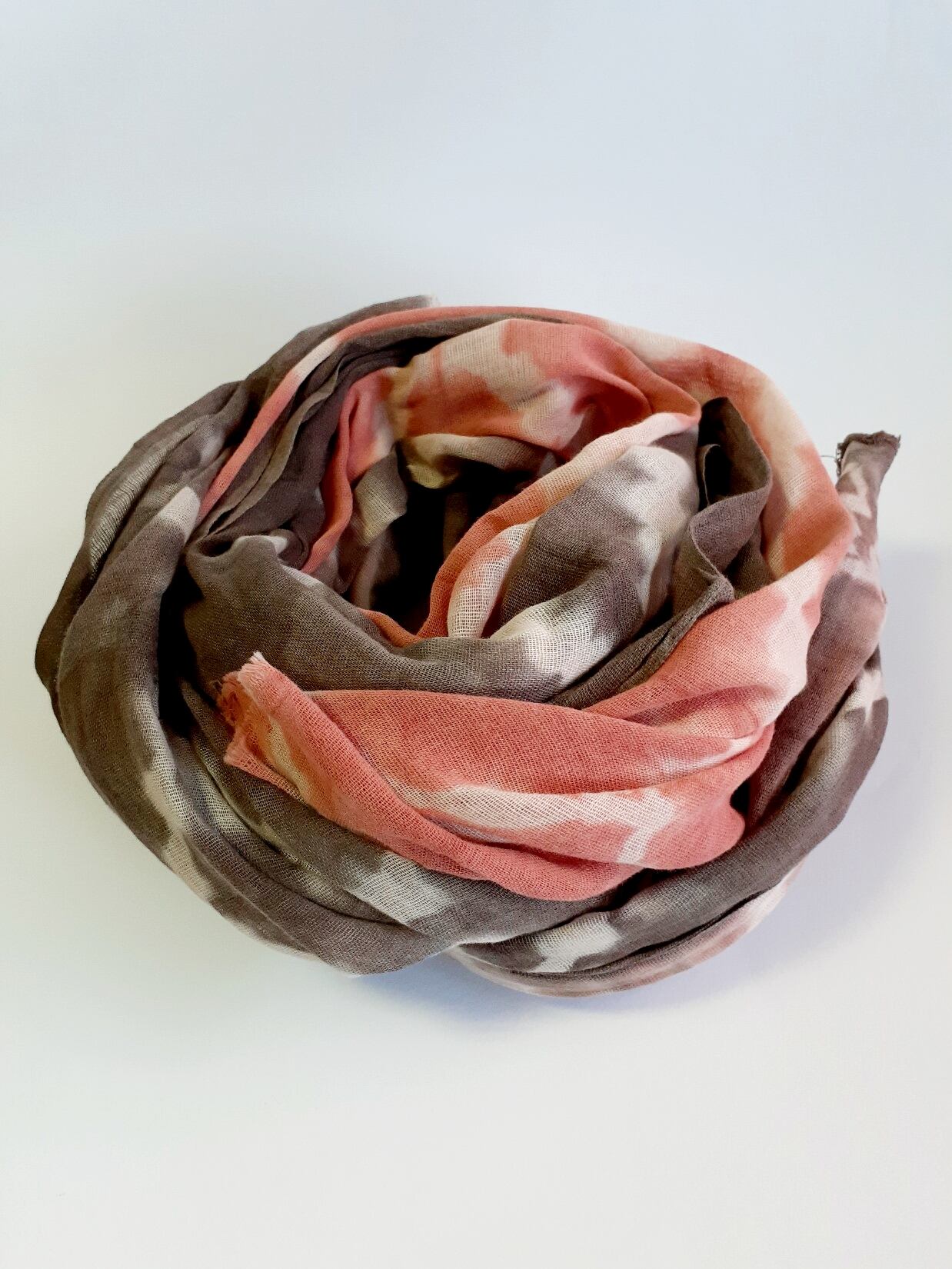 手染めのふんわりストール(ベンガラ染め)