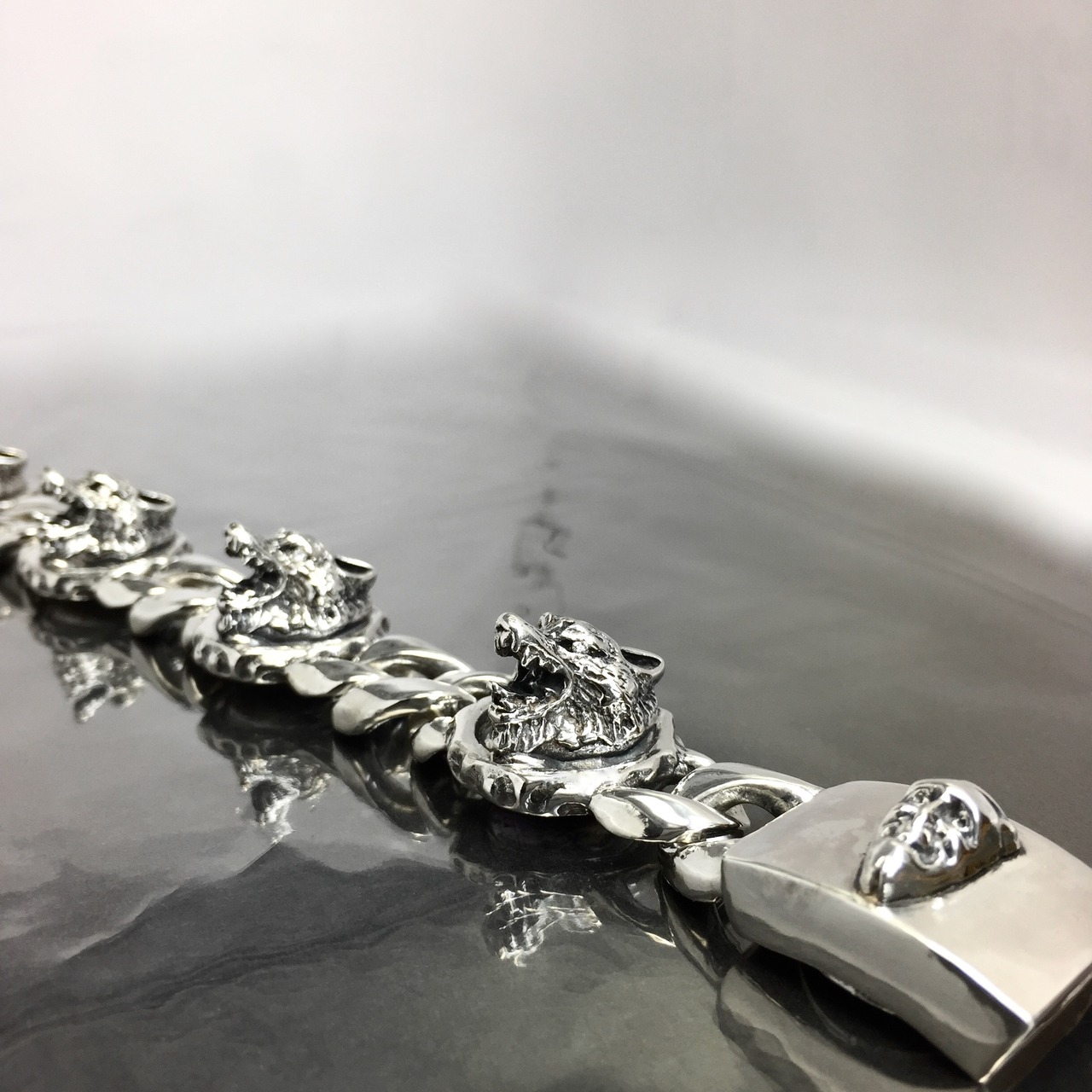 WOLVES CHAIN BRACELET with 8 DIAMONDS / ウルヴスチェーンブレスレット・8ダイヤモンドアイズ