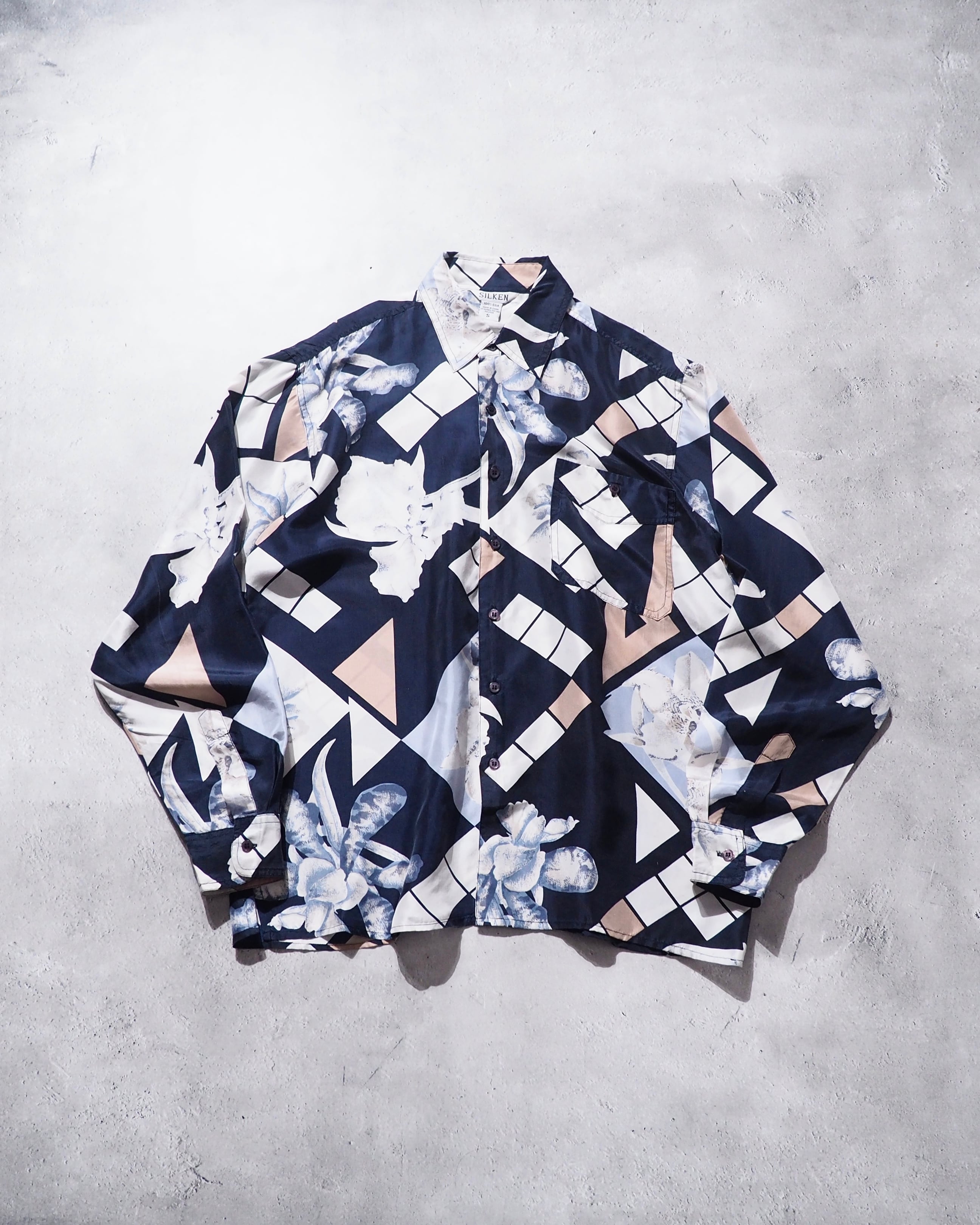 1990s ” 白華 ” Bautiful Flower Full pattern vintage Drape silk shirt