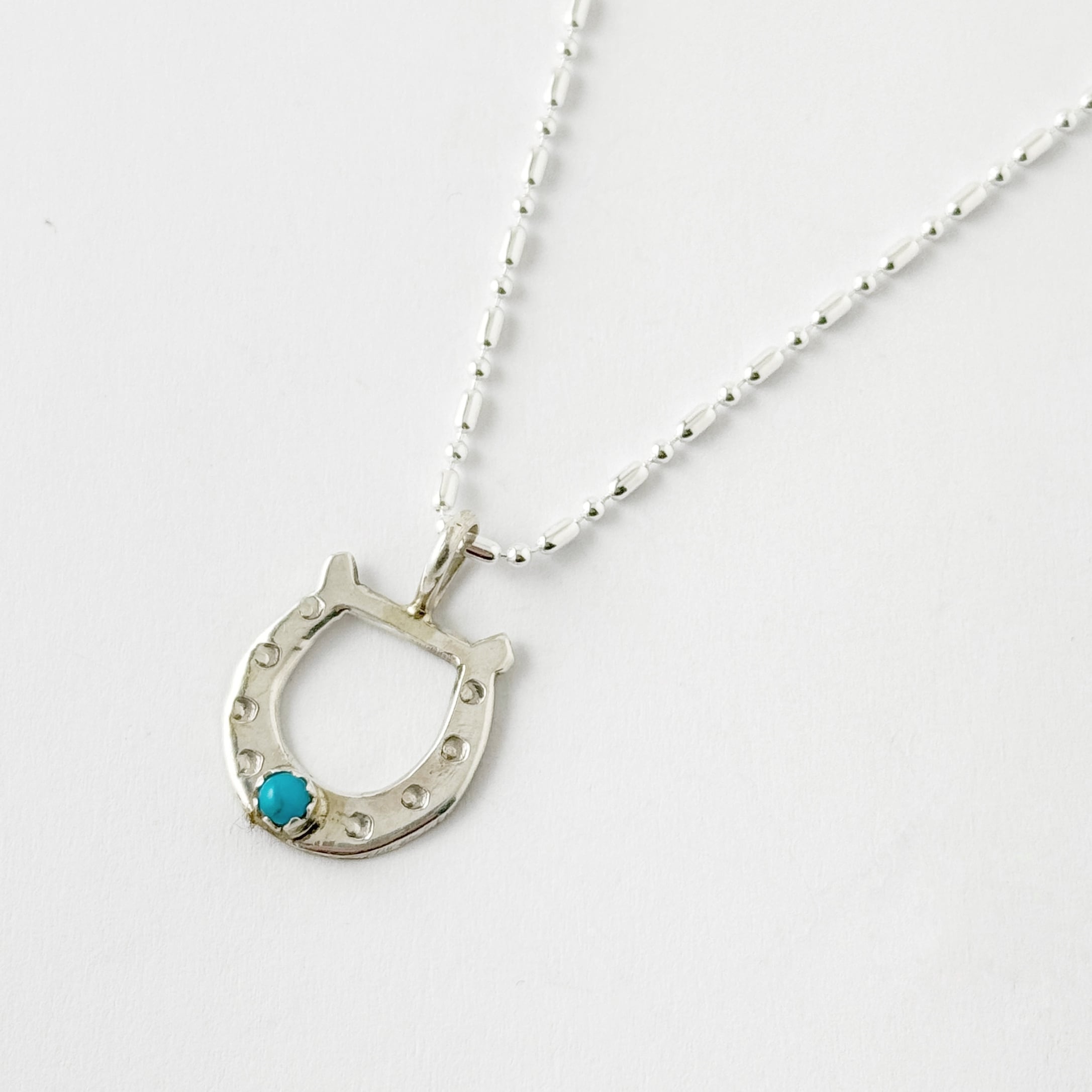 碌山（ROKUZAN）馬蹄（ホースシュー）モチーフ ペンダントトップ兼ブローチ Indian Jewelry】ターコイズ ホースシューペンダント Silver 馬 蹄鉄