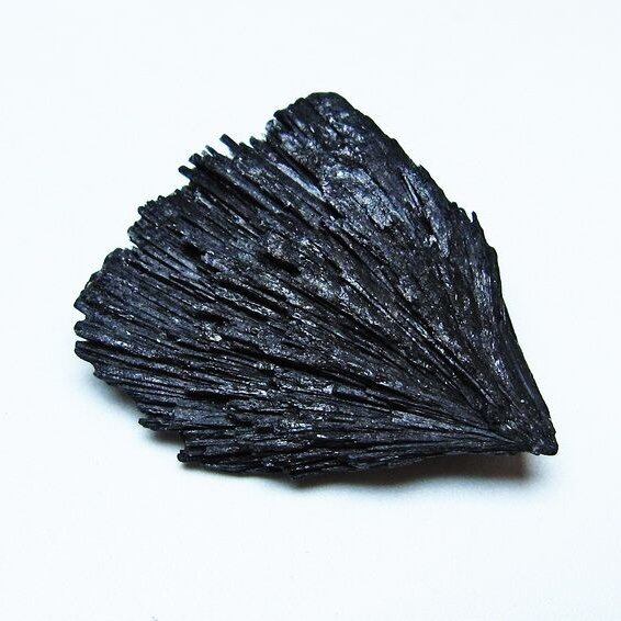 ブラック カイヤナイト 原石 一点物 171-7615