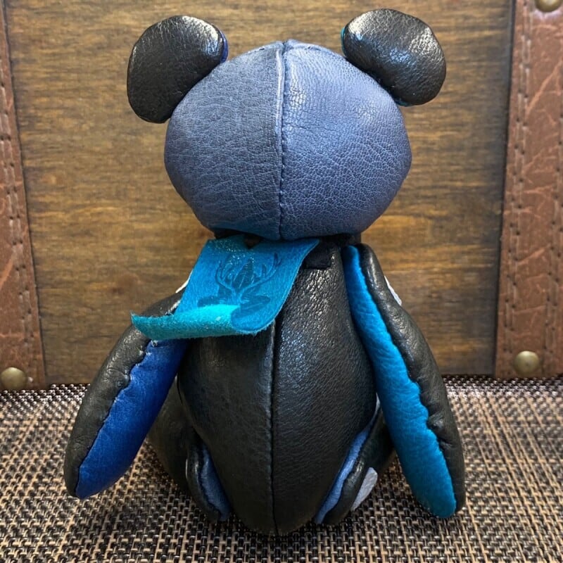 ジビエレザー鹿革ベルベア★端革を使ってアップサイクル「ベルズベア」写真の1点販売です　ブラック×ブルーカラフル系