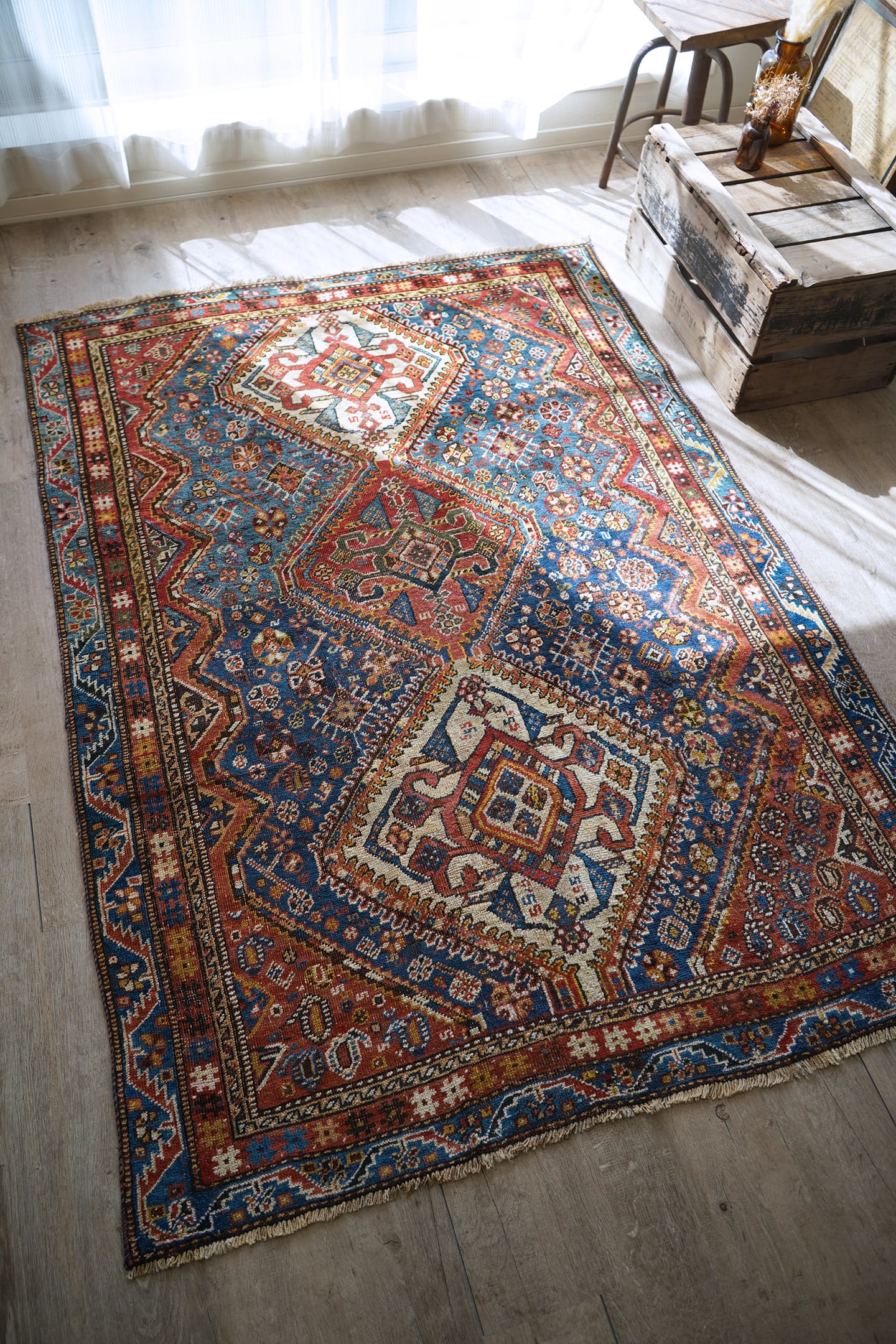 206】Antique Persian Khamseh rug 1880's | ヴィンテージラグ専門店