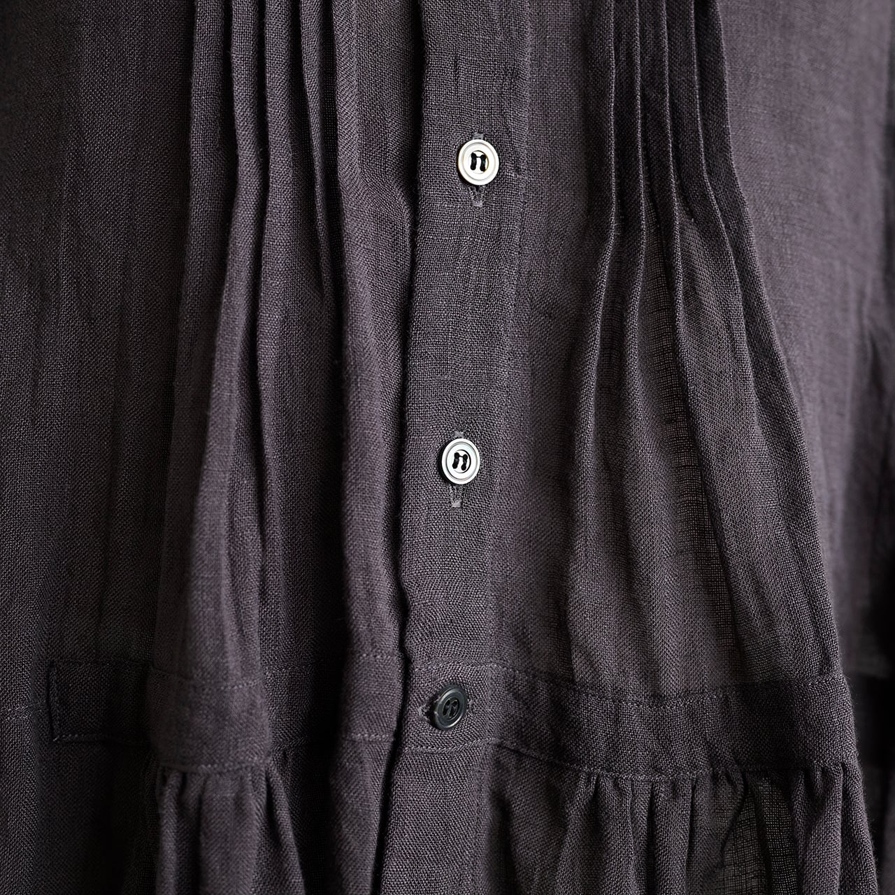 suzuki takayuki スズキタカユキ pin-tuck blouse dark bronze suzuki takayuki スズキタカユキ pin-tuck blouse dark bronze