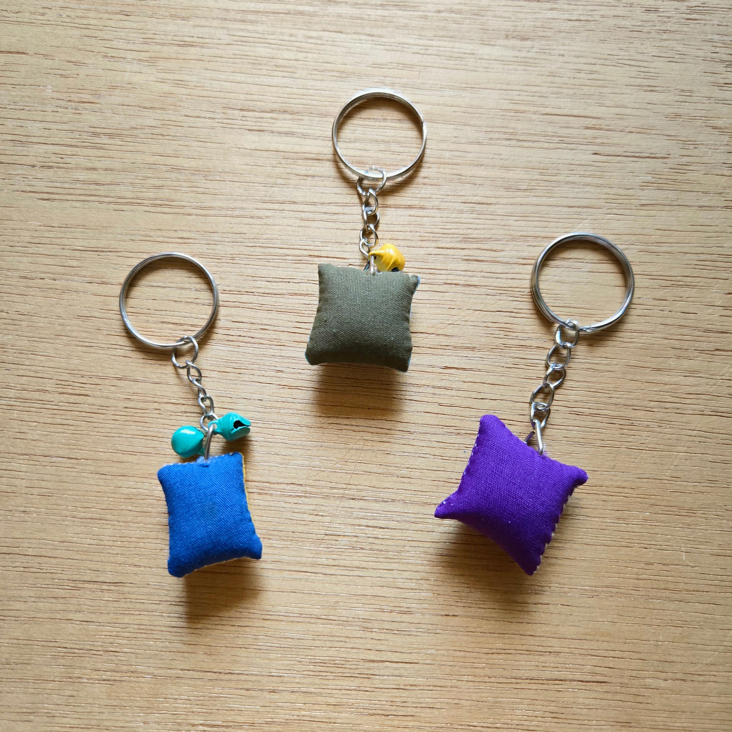 ハンドメイドキーホルダー ラオス ゆる手刺繍キーホルダー | gururi