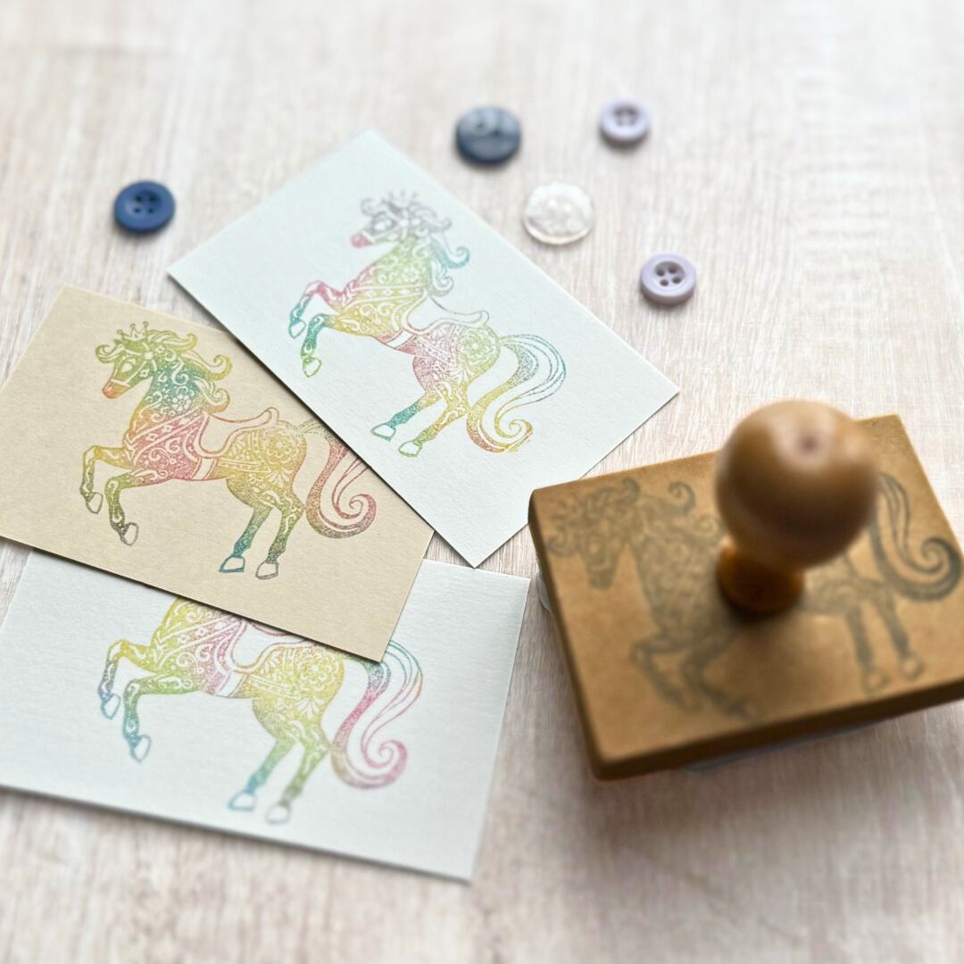 はんこ ハンコ かわいい 年賀状 馬 午年 2026 うま メリーゴーラウンド メリーゴーランド 大人かわいい 豪華 繊細 スタンプ 華やか