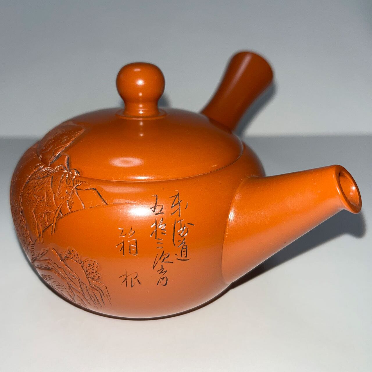 常滑焼 百合の精密な彫刻急須 吉川雪堂、吉川壺堂作 新品・未使用品 正規の箱なし / Tokoname yaki, teapot with precisely carved lilies by Setsudo Yoshikawa and Kodo Yoshikawa, New/unused item, No original box | 小室商店 ~Tea utensils specialty store for 常滑焼 百合の精密な彫刻急須 吉川雪堂、吉川壺堂作 新品・未使用品 正規の箱なし / Tokoname yaki, teapot with precisely carved lilies by Setsudo Yoshikawa and Kodo Yoshikawa, New/unused item, No original box | 小室商店 ~Tea utensils specialty store for