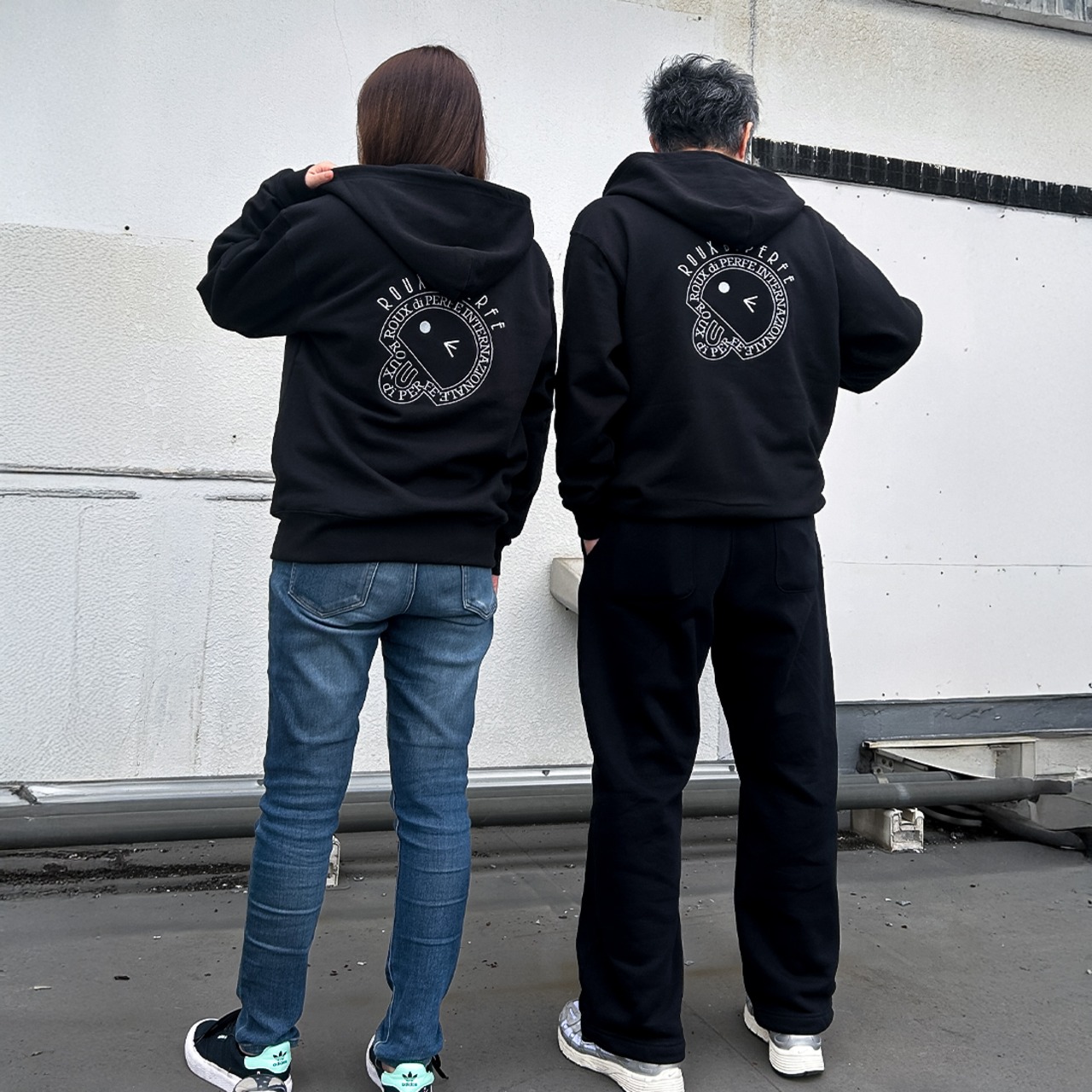 レインボーロゴ刺繍ジップアップパーカー