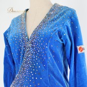 社交ダンス 衣装 ジャケット ガウン 青 長袖 発表会 パーティ ベロア 青 ブルー系 舞台 上着 DANCE&PRAY 高級感 伸縮性 パーティー 衣装 おしゃれ フォーマル コスチューム ステージ衣装 クラシック