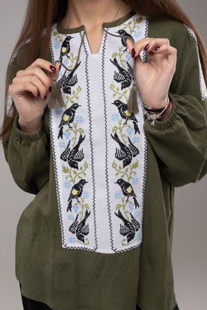 ウクライナ刺繍ヴィシヴァンカ　手刺繍　麻　レディース・フリーサイズ