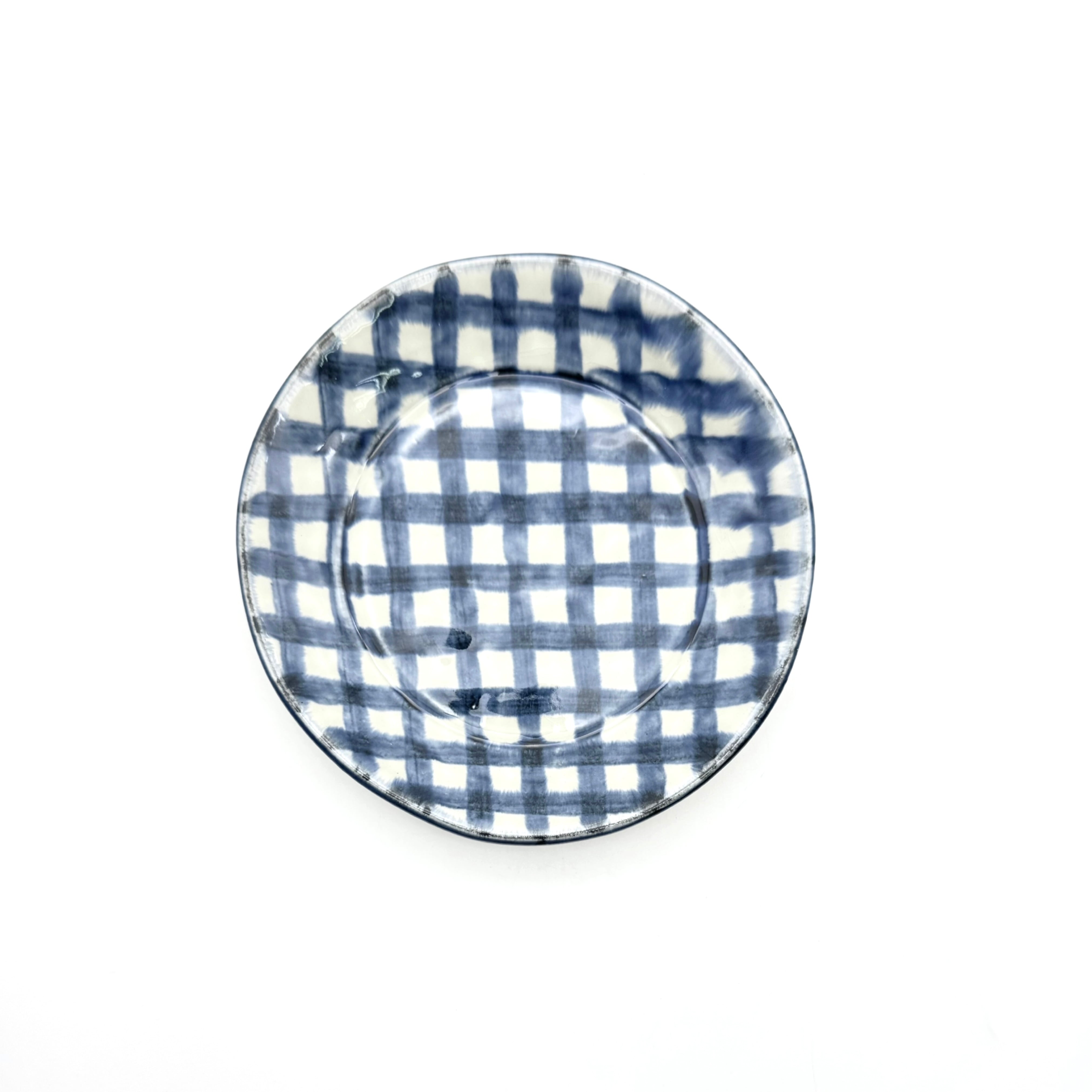 青い網目模様の陶器皿