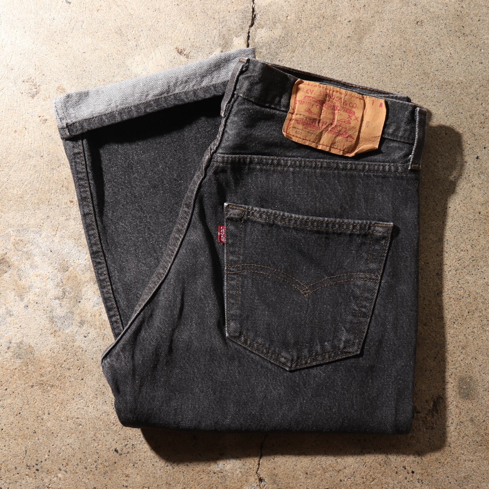 神経質な方はご遠慮下さい実寸32×30 Levi’s 501 先染め USA ブラックデニムパンツ