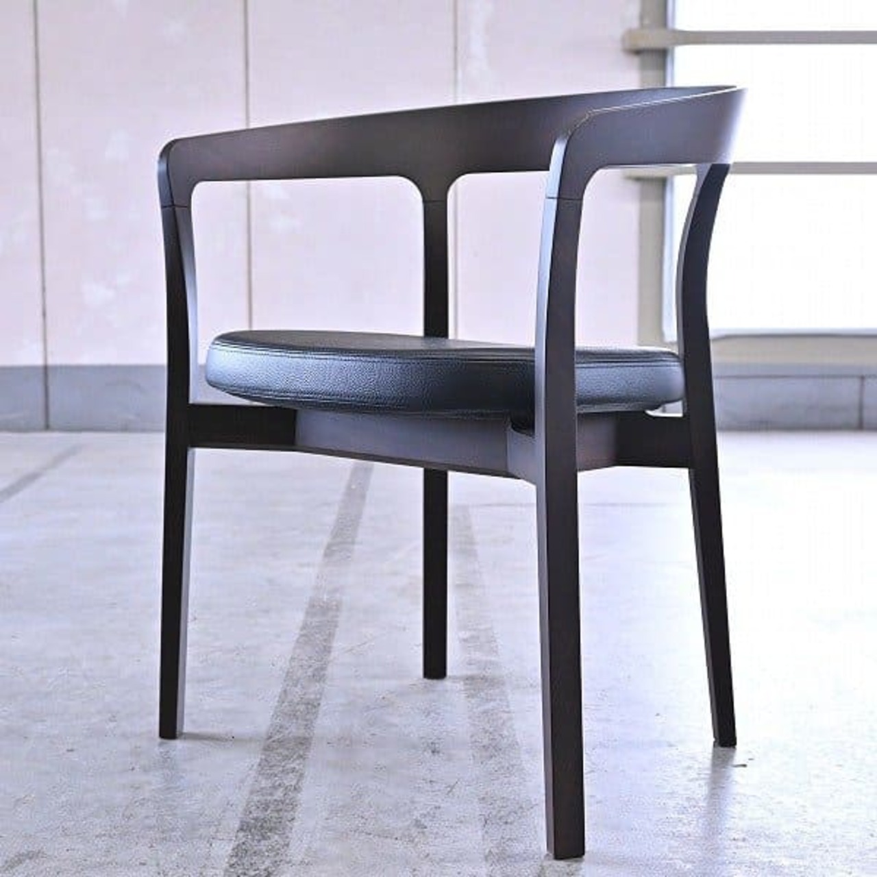 廃盤 arflex「RUNE 18」ダイニングチェア 本革 無垢材 リビング カウホーン アームチェア 椅子 イタリア 高級家具 成形 ルネ18【中古家具/中古インテリア/USED家具ユーズド家具/リサイクル】