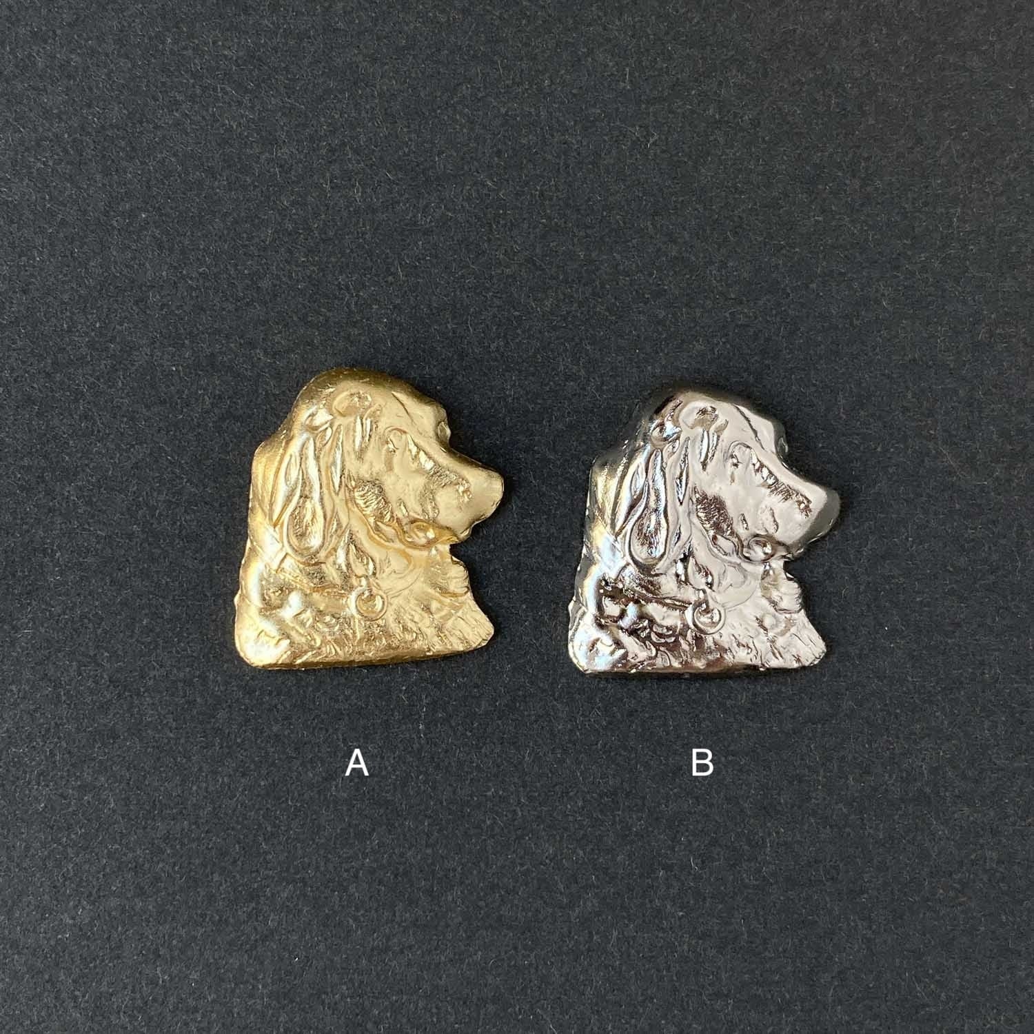 新色追加〉USA真鍮 垂れ耳犬の斜め顔プレート（22mm） | Dua