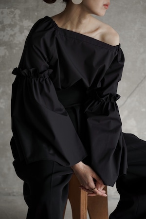 Flower sleeve blouse(black)3月中旬から3月下旬にかけて発送