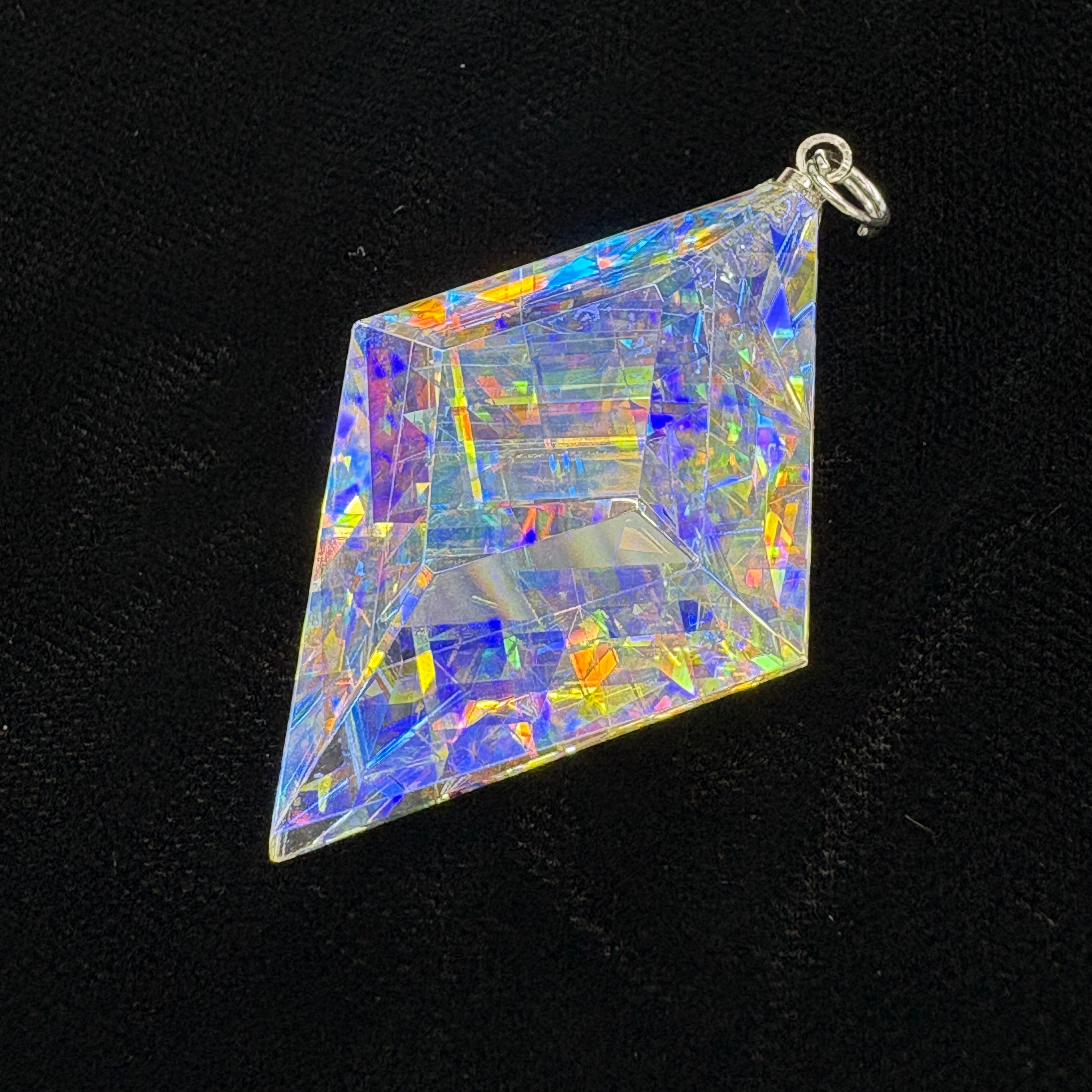 ムーンボウ(ひし形)モナジー工房/ガラスペンダント/アクセサリー