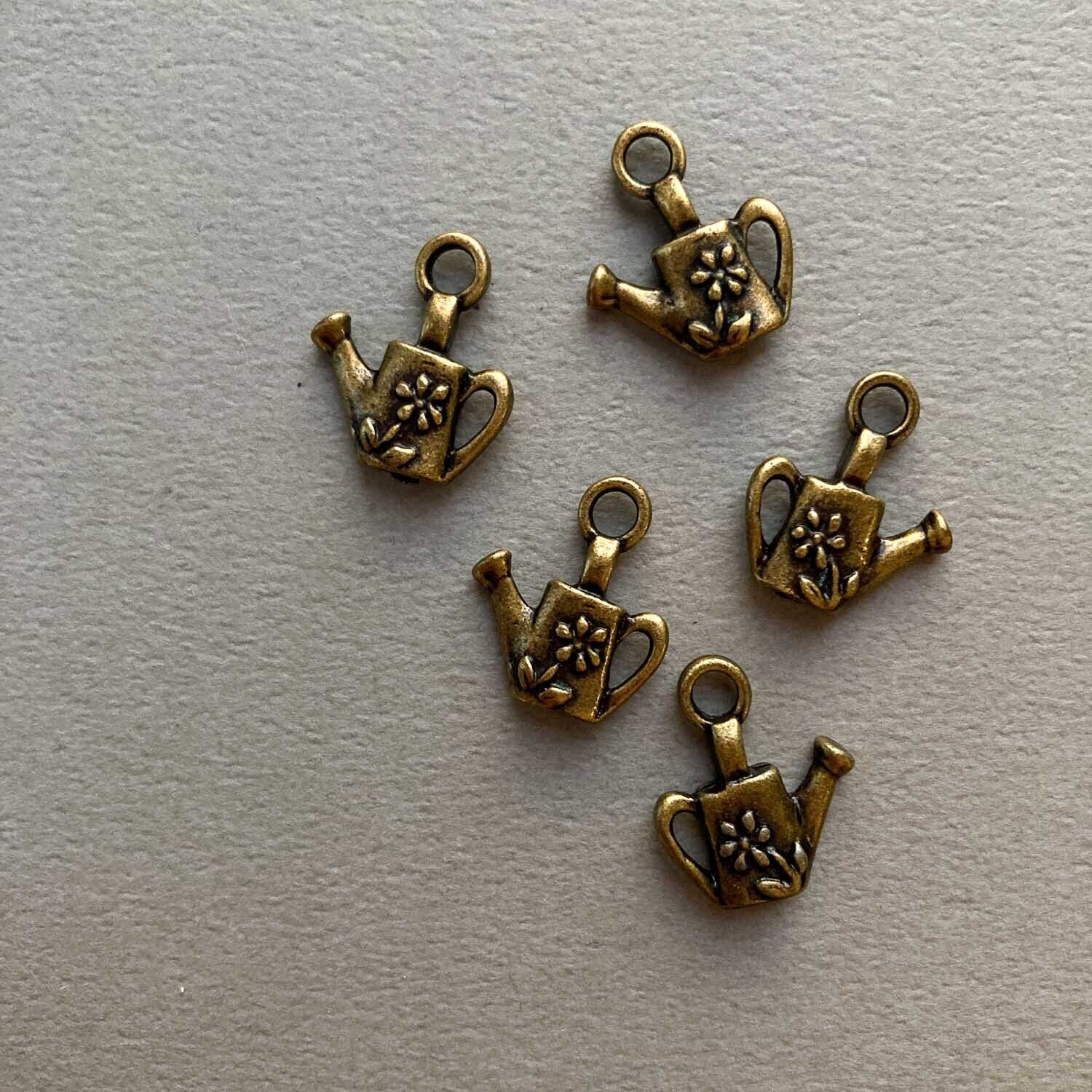 アンティーク風 お花模様入りジョウロチャーム | Dua-アクセサリー