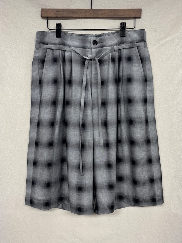ESSAY / 3TUCKED CROP SHORTS (GREY CHECK)
