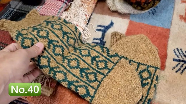 絨毯クエスト52【No.40】靴下（長２）※現在、こちらの商品はイランに置いてあります。ご希望の方は先ずは在庫のご確認をお願いします。