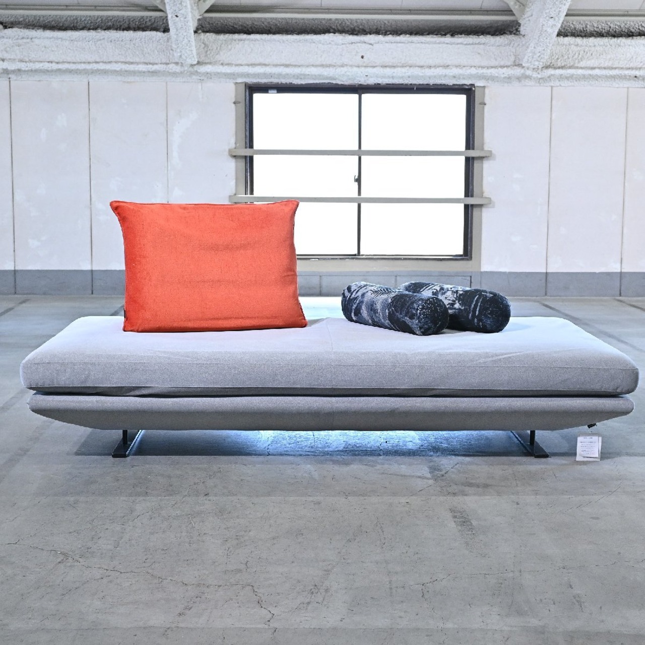 ligne roset 65万「ロゼプラド/ROSETPRADO」2人掛けソファ ベッド 背クッション ボルスター クリスチャン・ウェルネール リーン・ロゼ【中古家具/中古インテリア/USED家具ユーズド家具/リサイクル】