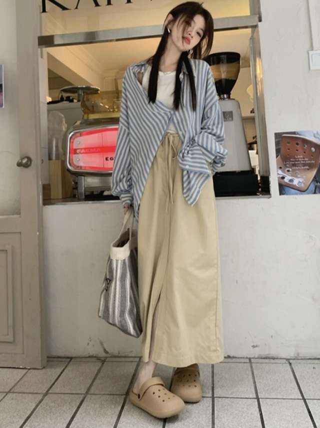 セットアップ ストライプ柄 シャツ ロングスカート 上下セット 2点セット トップス スカート ボトムス ロング丈 マキシ丈 ミディアム丈 袖あり 襟付き Aライン スリット ハイウエスト 前開き ツーピース かわいい 大人可愛い カジュアル 大人 おしゃれ お洒落 大人女子 ルーズ 無地 柄 ストライプ シマ 春 夏 秋 10代 20代 レディース 通勤 学生 通学 デート お出かけ 女子会 休日 旅行 着回し 普段使い 重ね着 韓国 コーデ ゆったり ゆる フリーサイズ 色展開 青 ブルー カーキ