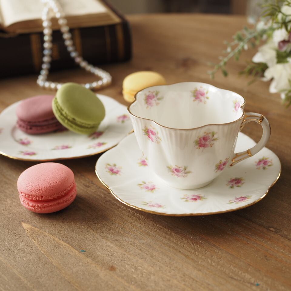 可愛い】英国シェリーWileman 小さめサイズの可憐なアンティークトリオ