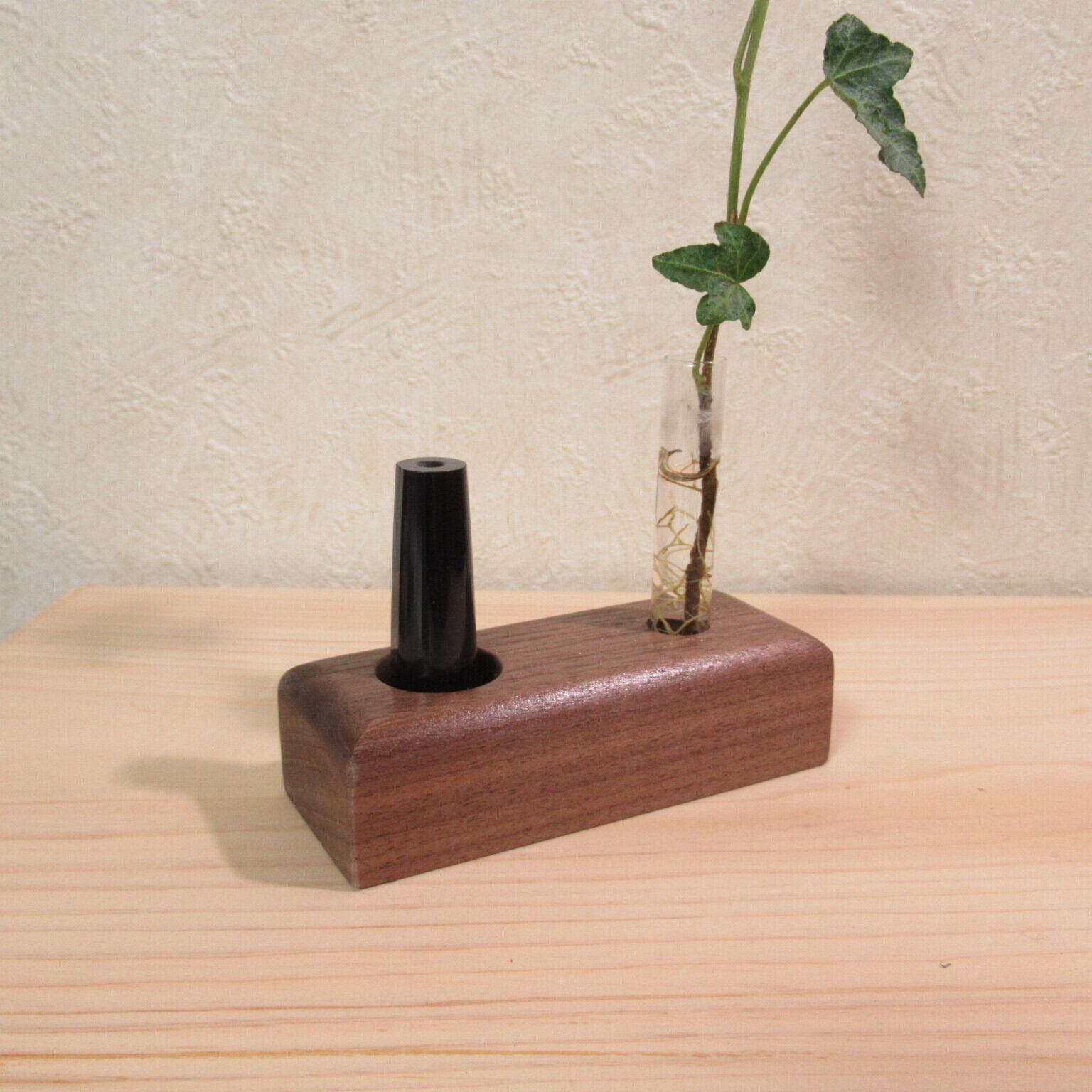 天然石 佐渡赤石　木製スタンド付き 1910g 天然石 佐渡赤石 木製スタンド付き 1910g 佐渡赤玉石 584.1g 原石 研磨