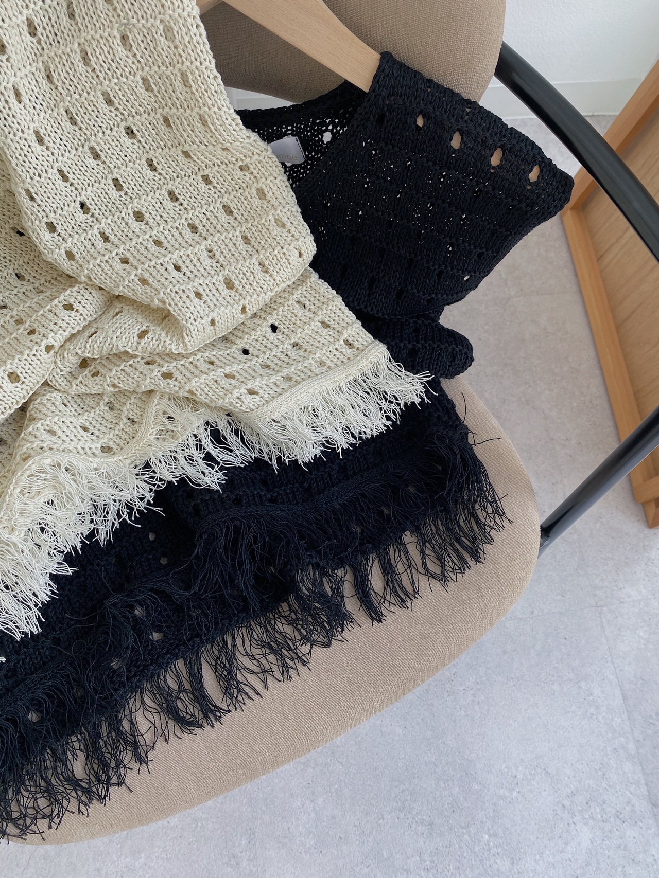 hem fringe block mesh knit
