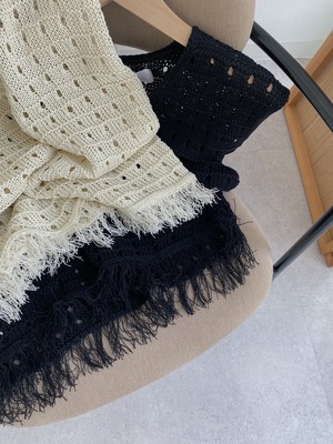 hem fringe block mesh knit