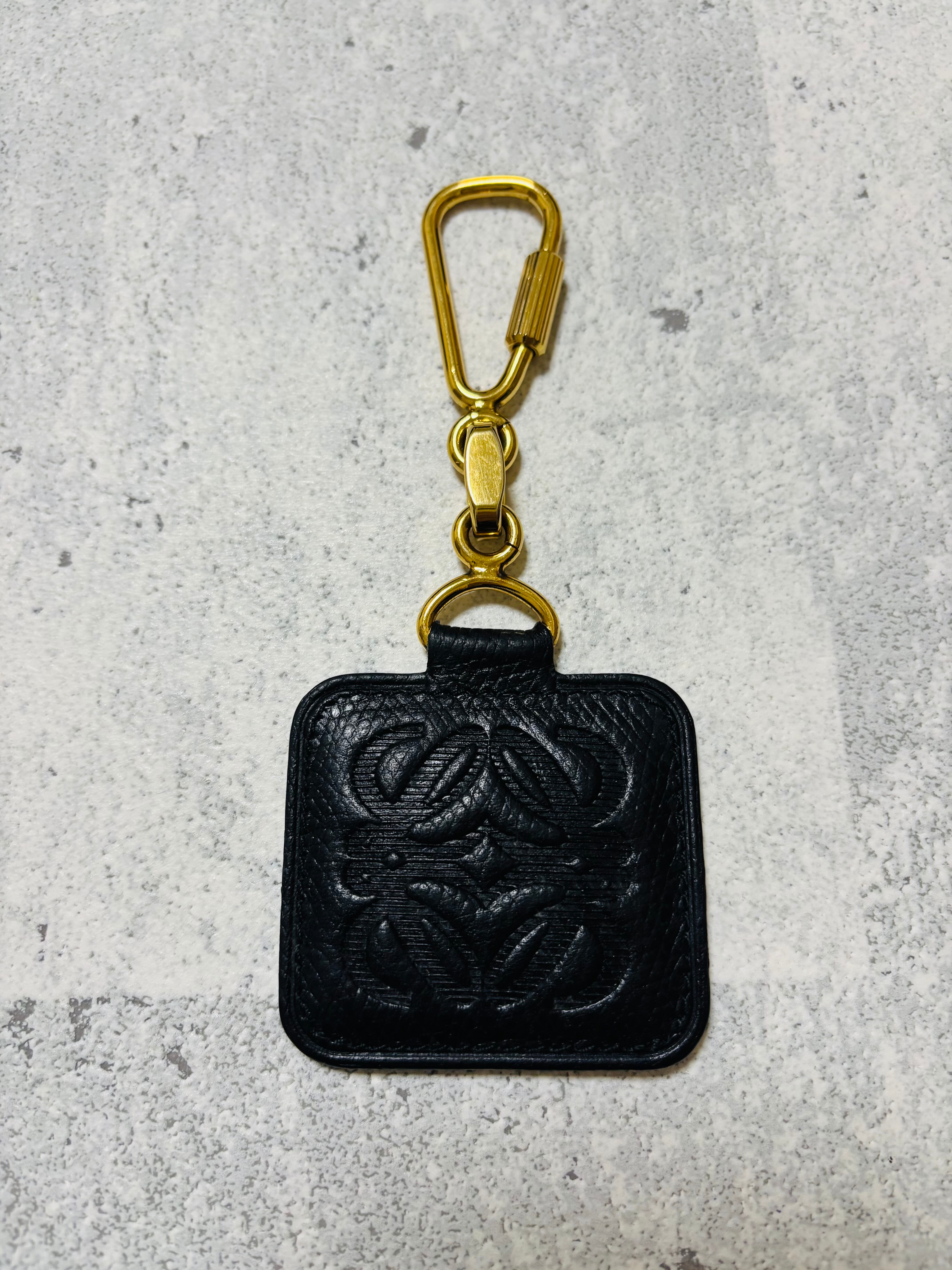 LOEWE アナグラム型押し レザーキーリング ブラック