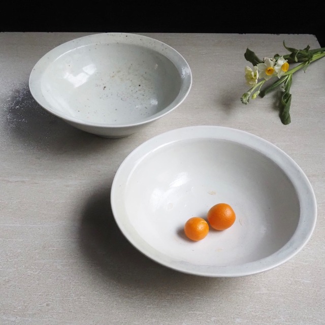 2)竹下　努／青白磁　リムパスタ鉢(22.5cm)