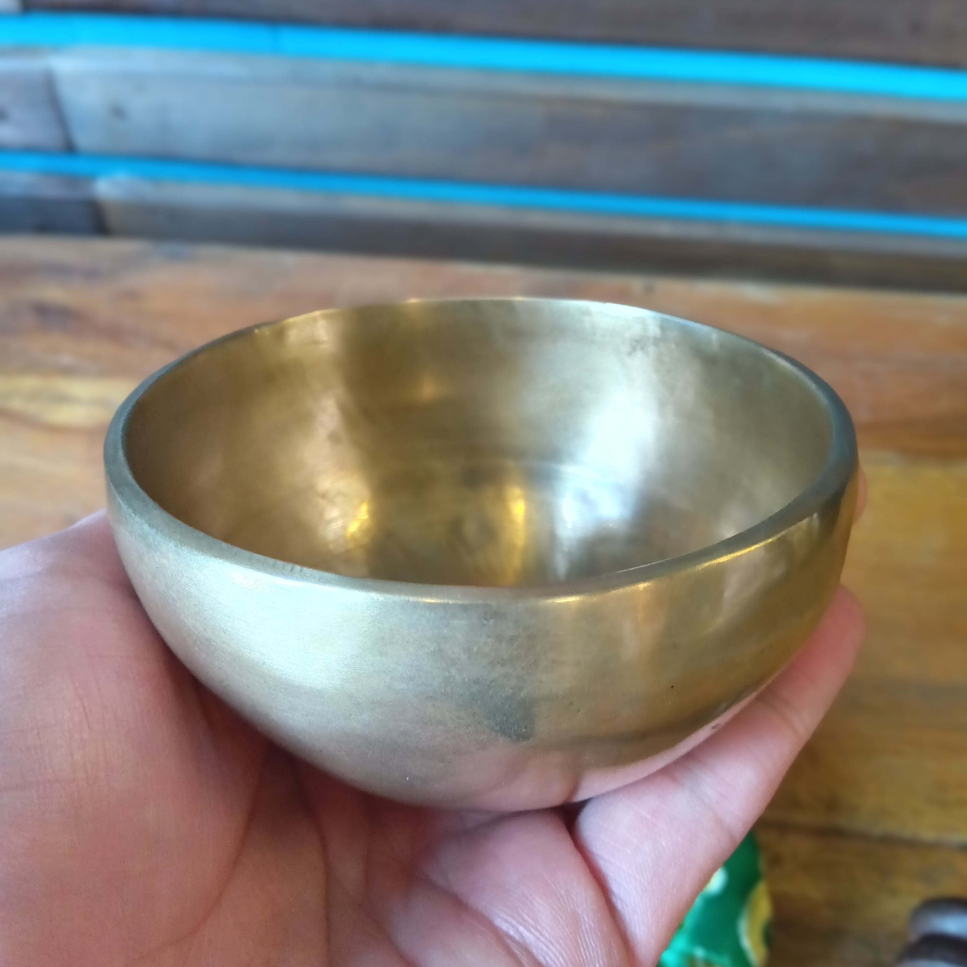 ネパール製 ハンドメイド シンギングボウル（約9.5cm）木製スティック