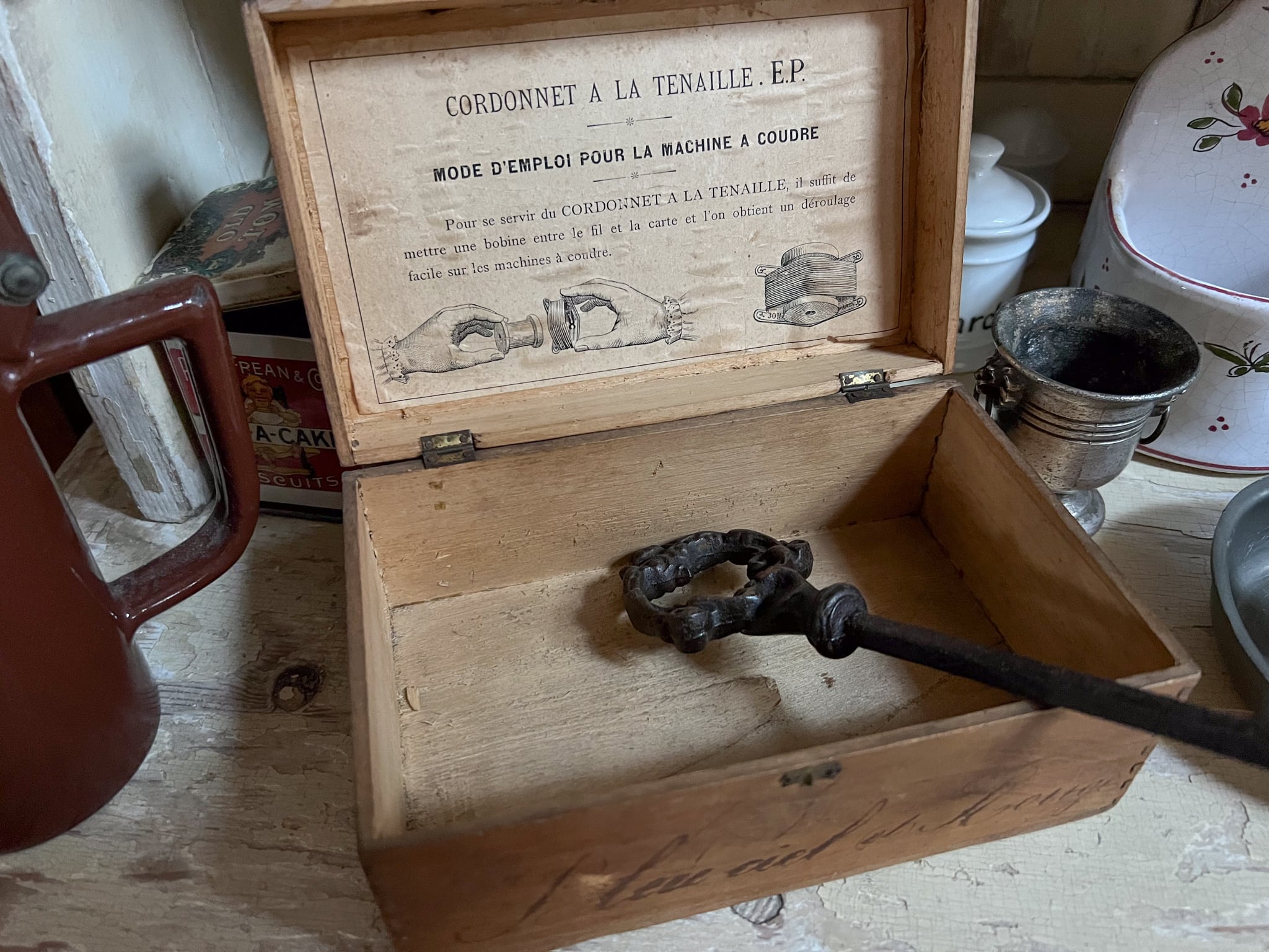 文字が入った木箱 フレンチアンティーク