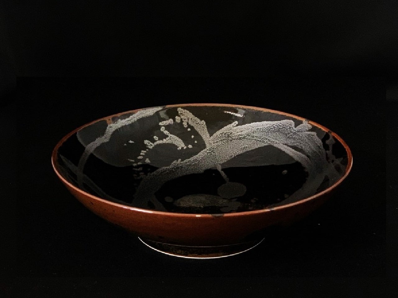 No.28【井上萬二窯作】青白磁牡丹彫文皿 | 井上萬二窯 INOUE MANJI KILN