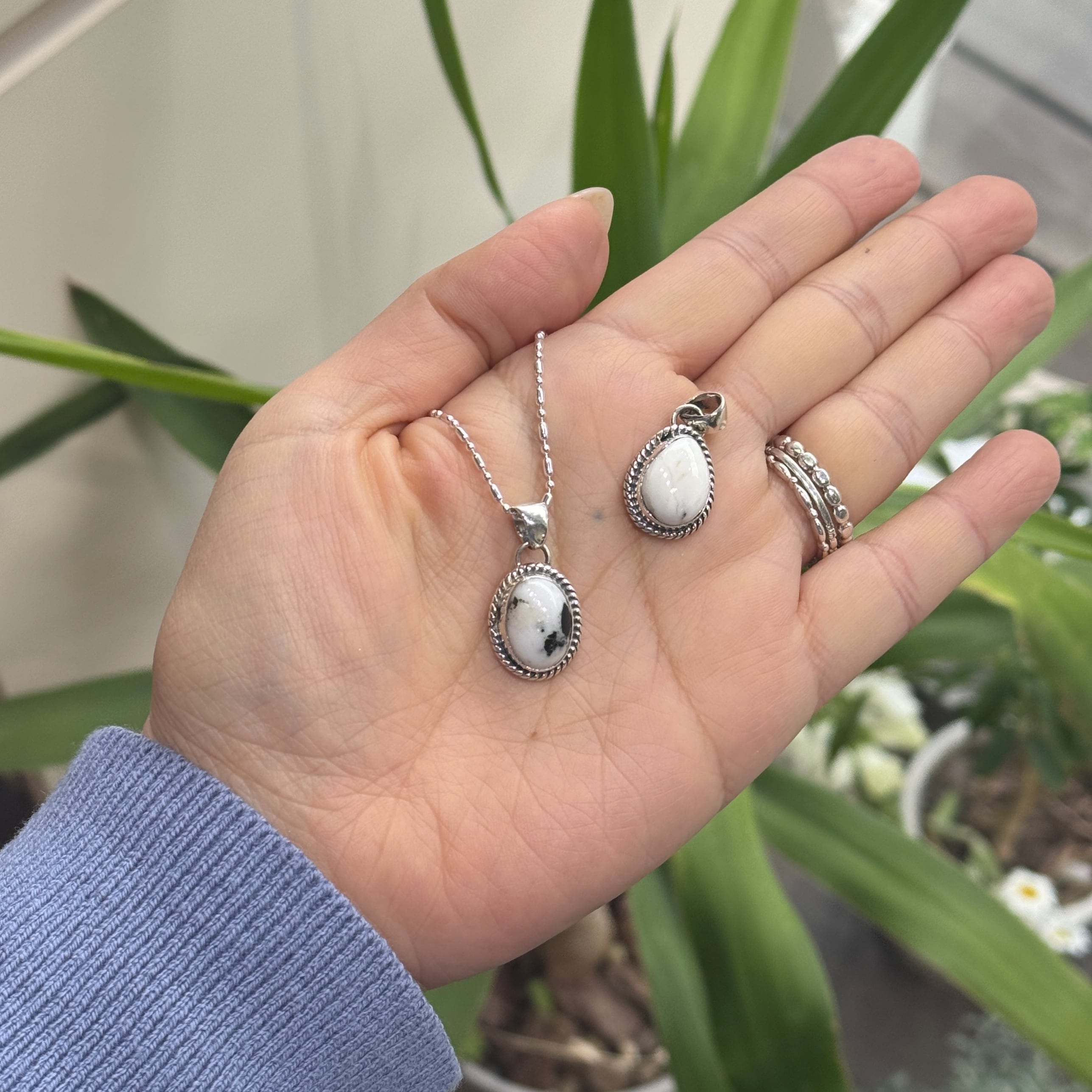 Indian Jewelry 》ホワイトバッファロー ドロップ／オーバル