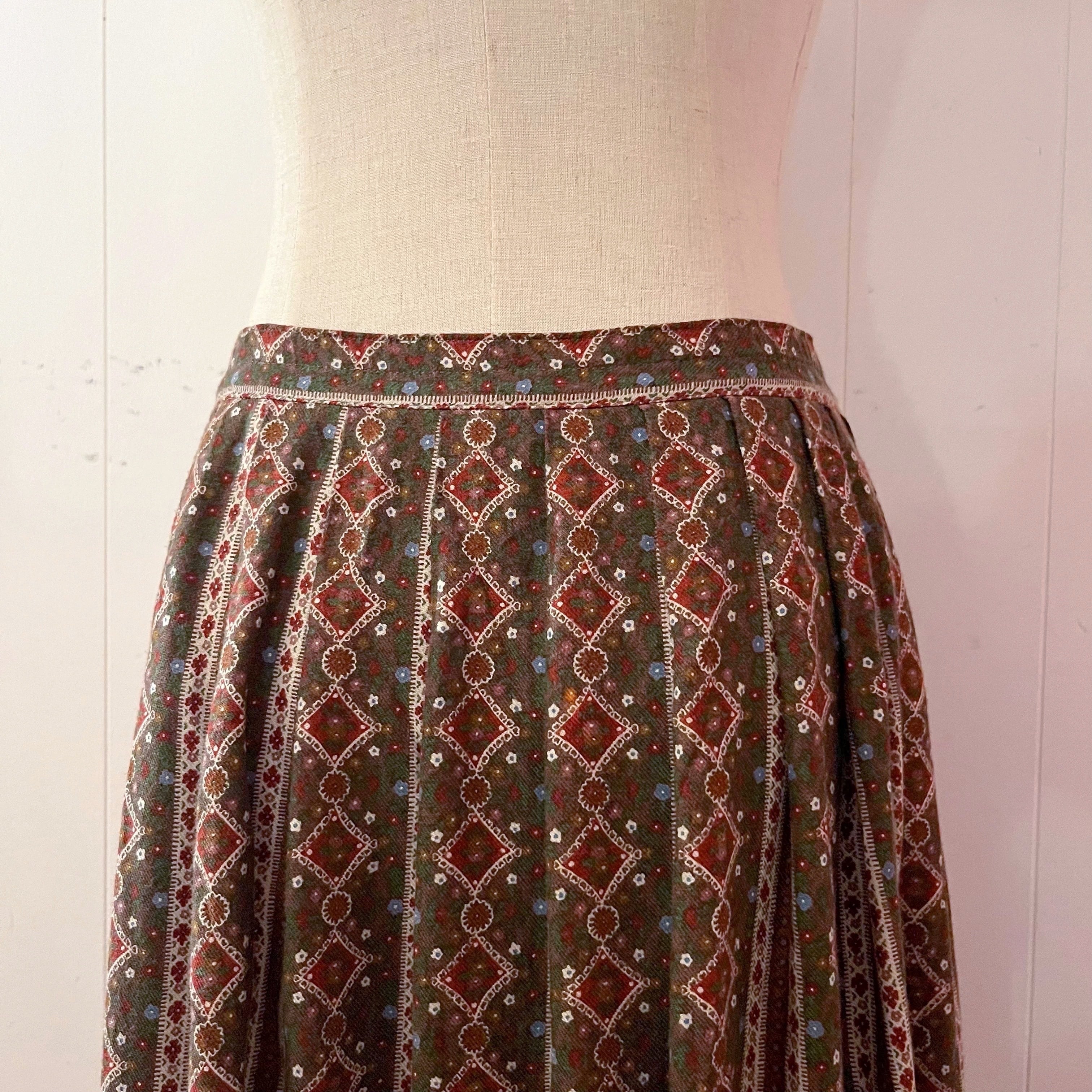tyrolean line gather flare skirt