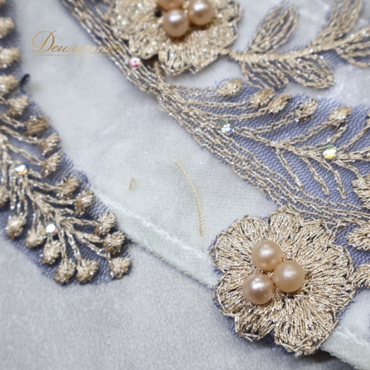 ベリーダンス オリエンタル 衣装 トップス ベルト セット ホワイト系 蝶 花 アーム アーム飾り 腕飾り ラインストーン チェーン 白 金 かわいい 爽やか 明るい ダンス衣装 ステージ イベント キラキラ 華やか シルバー系 ゴールド系