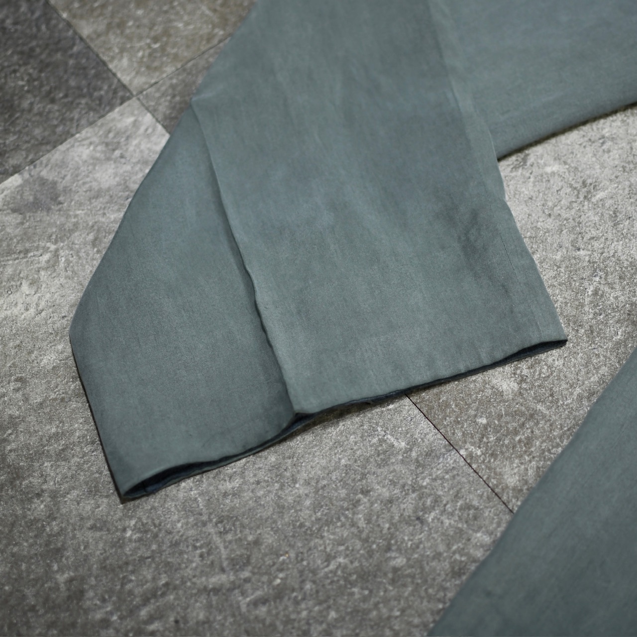 drape silhouette rayon blend 3tuck slacks