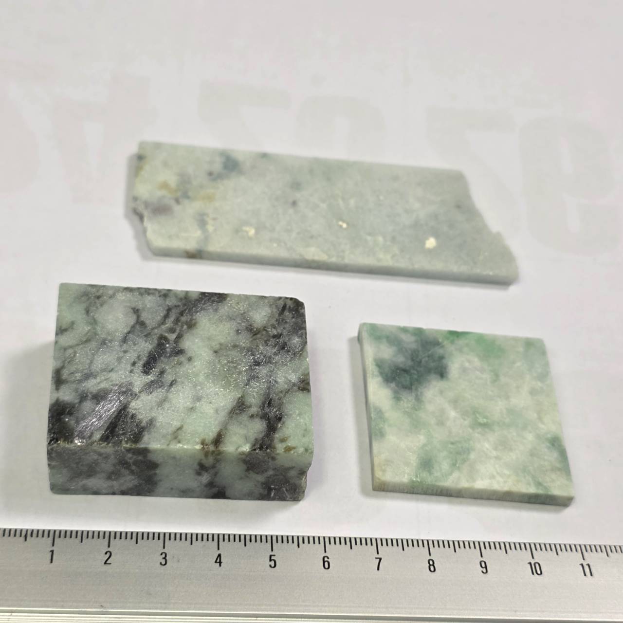 入コン沢 勾玉:糸魚川翡翠 BMT0307 | 糸魚川翡翠工芸家 赤羽可行BASE