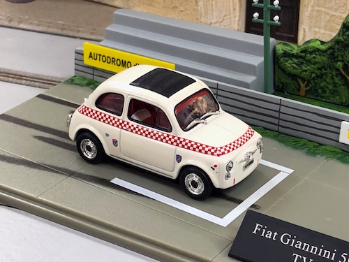 1/43 ジオラマミニカー "Fiat Giannini 500 TV"