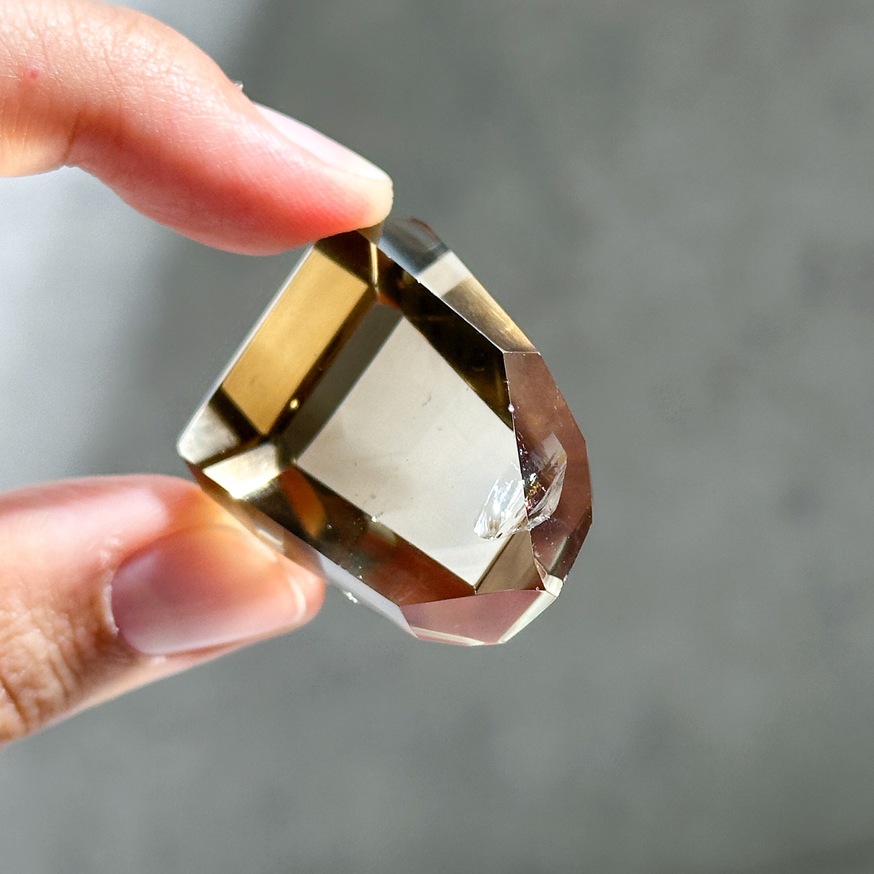 ファントム◎シトリン（黄水晶） タワー 63◇ Citrine ◇ 天然石・鉱物
