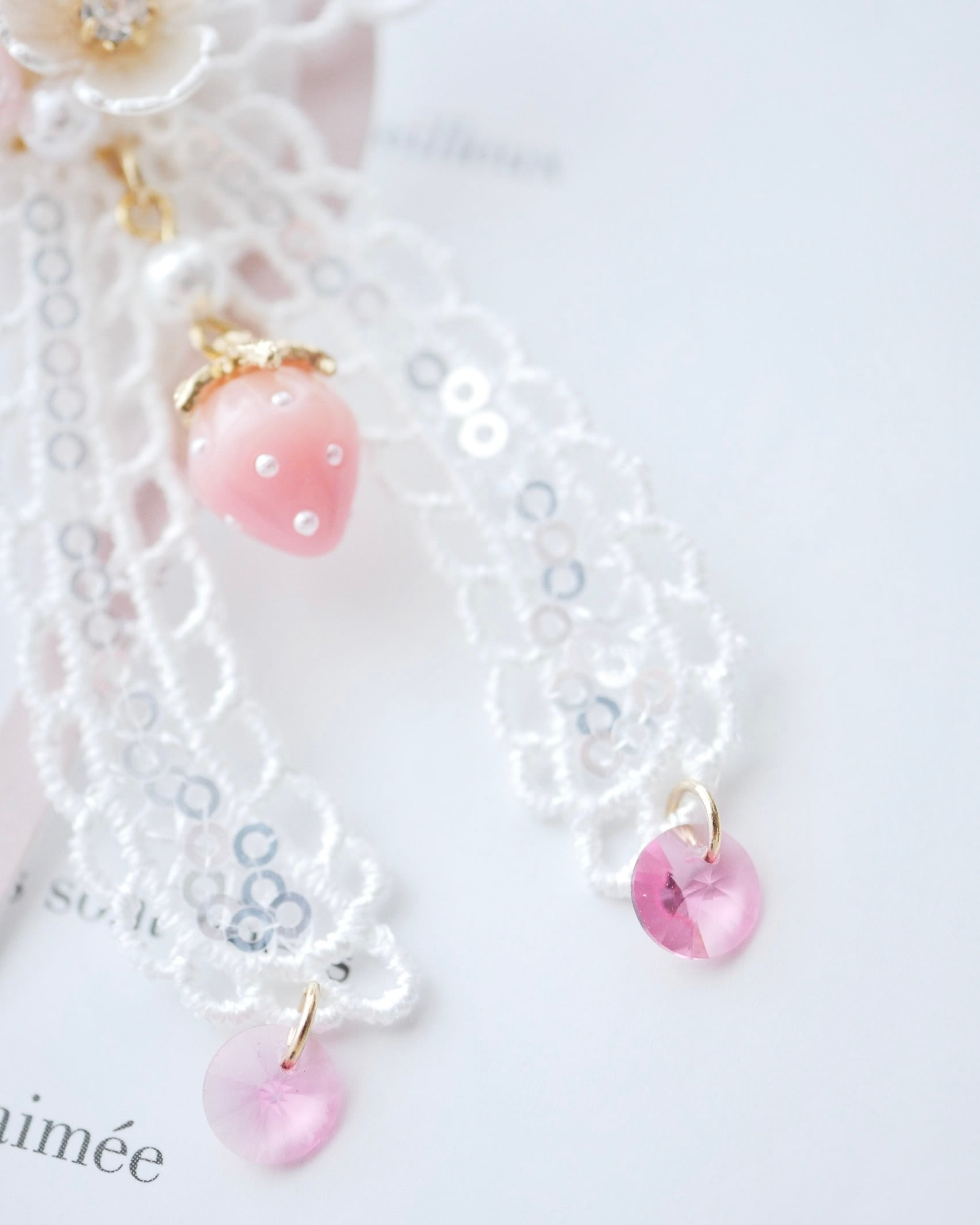 8614 フェミニンレースリボンビジューピアス/イヤリング | Amooo