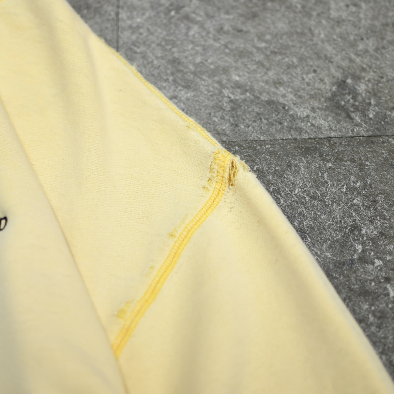 IZOD fade boro sweat yellow