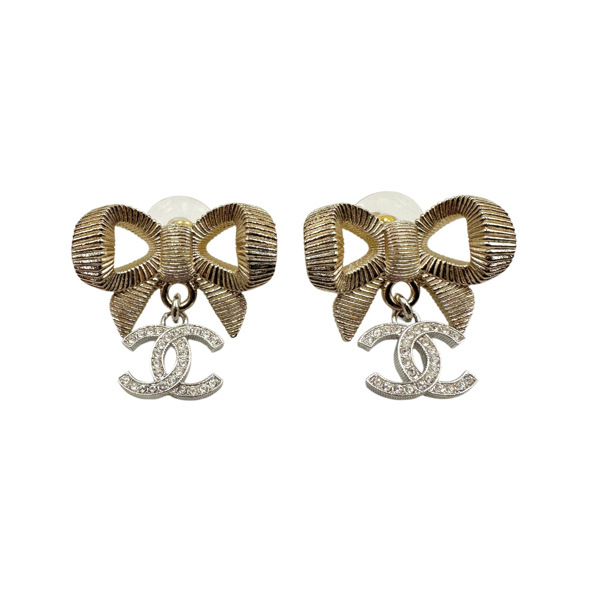 CHANEL リボン ピアス