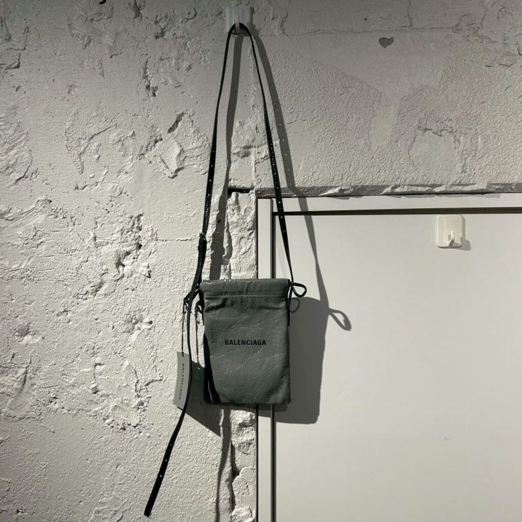 【新品未使用】OLD バレンシアガ　長袖ポロシャツ　リネン混　透かし編み　BB 大人カジュアルな麻のポロシャツ | HEAVENLY -OFFICIAL SITE-