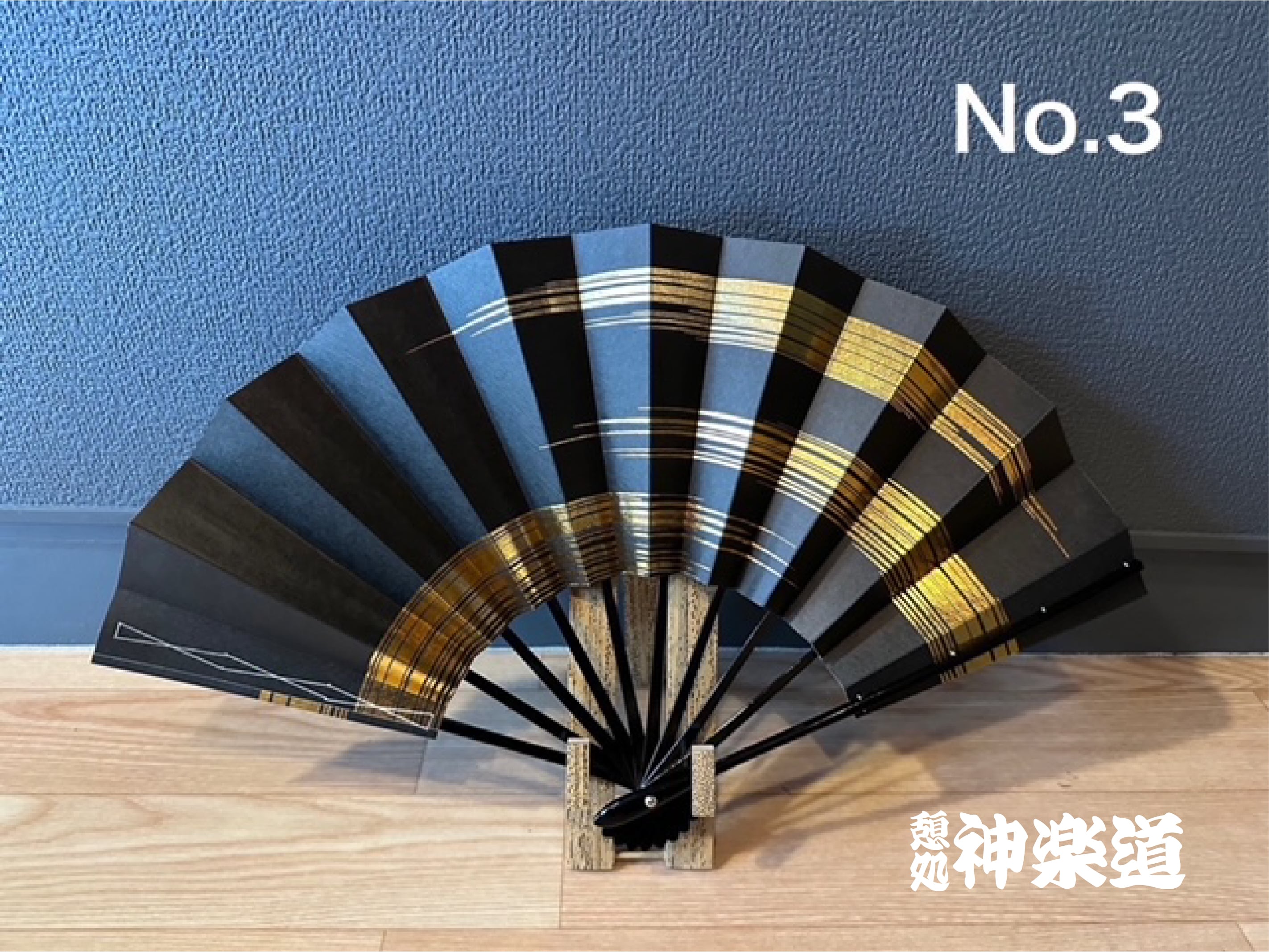 舞扇子 青天ぼかし シルバー引き 金箔桜流水【箱付き】 | 憩処 神楽道