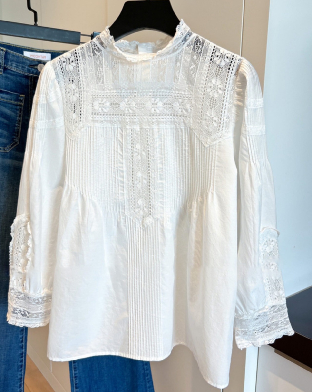 フレンチレトロレース刺繍ブラウス