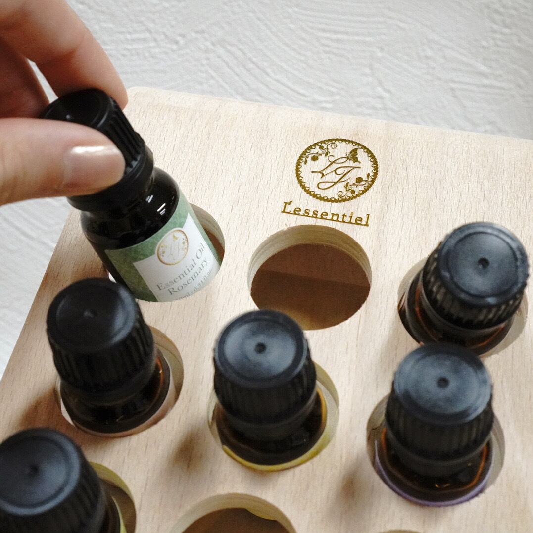 木製アロマオイルスタンド 4段 オファー 木製アロマオイルボトル